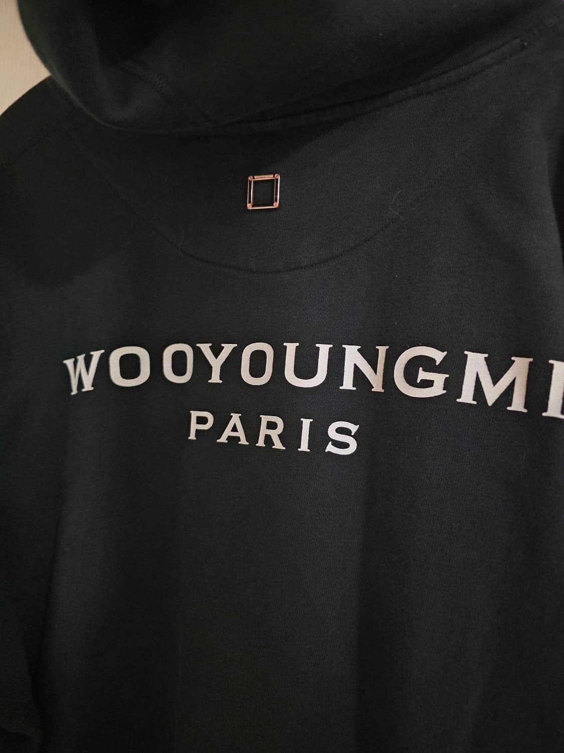 우영미 로고 블랙 후드티 48 상품이미지6