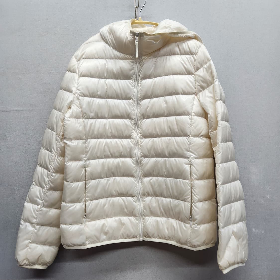 유니클로 경량 후드 덕다운패딩 M 상품이미지1