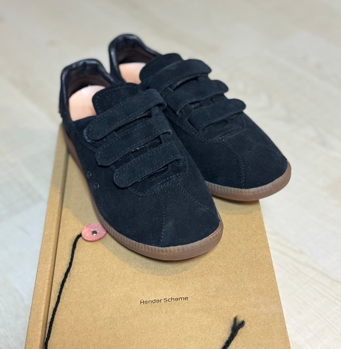 헨더스킴  스웨이드 스니커즈 판매합니다. 피 상품이미지4