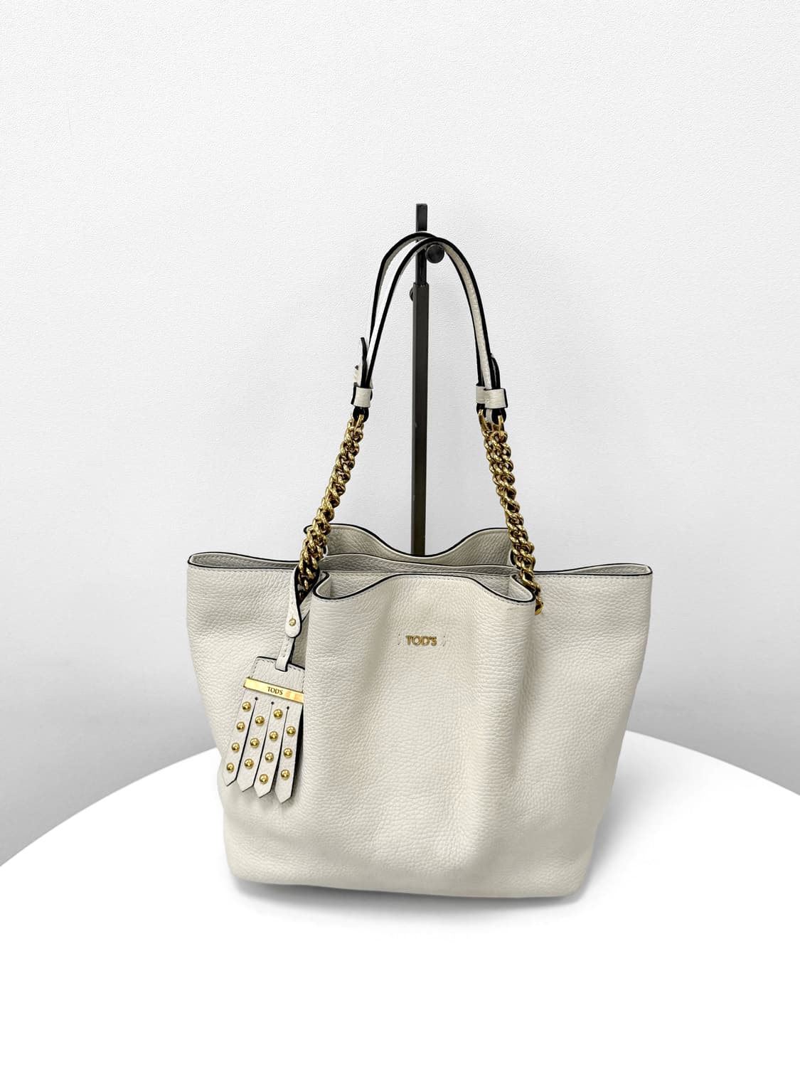 토즈 페블 레더 플라워 태슬 체인 숄더백 상품이미지1