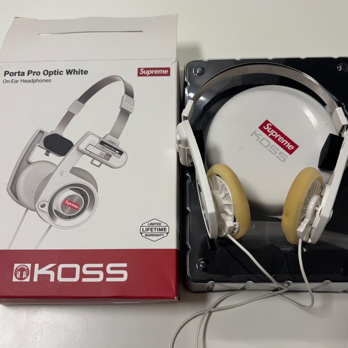 Supreme koss 슈프림 코스 헤드폰 화이트 판매합니다 상품이미지1