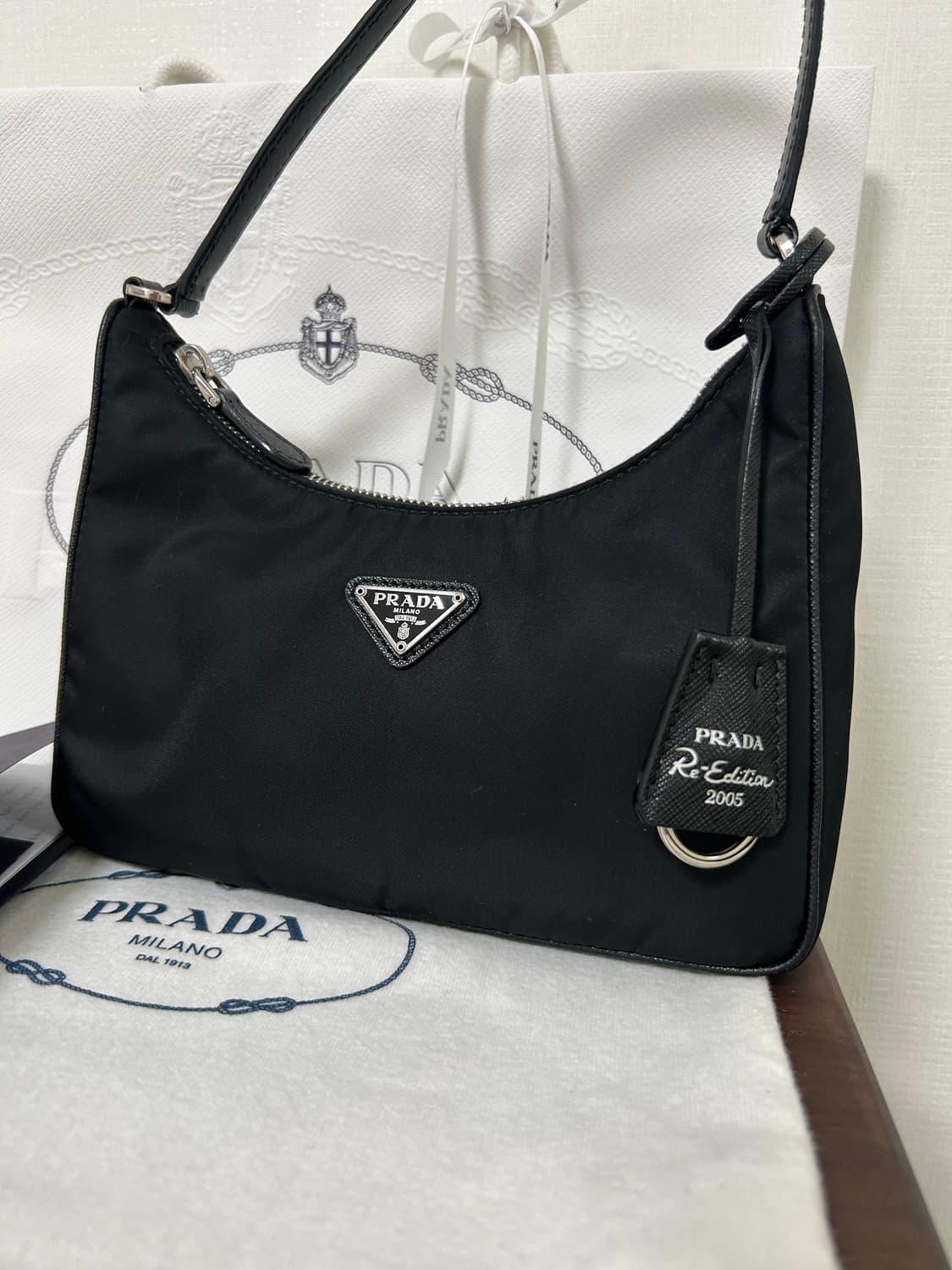PRADA 프라다 리에디션 2005 리나일론 미니백 숄더백(가죽스트랩) 상품이미지4