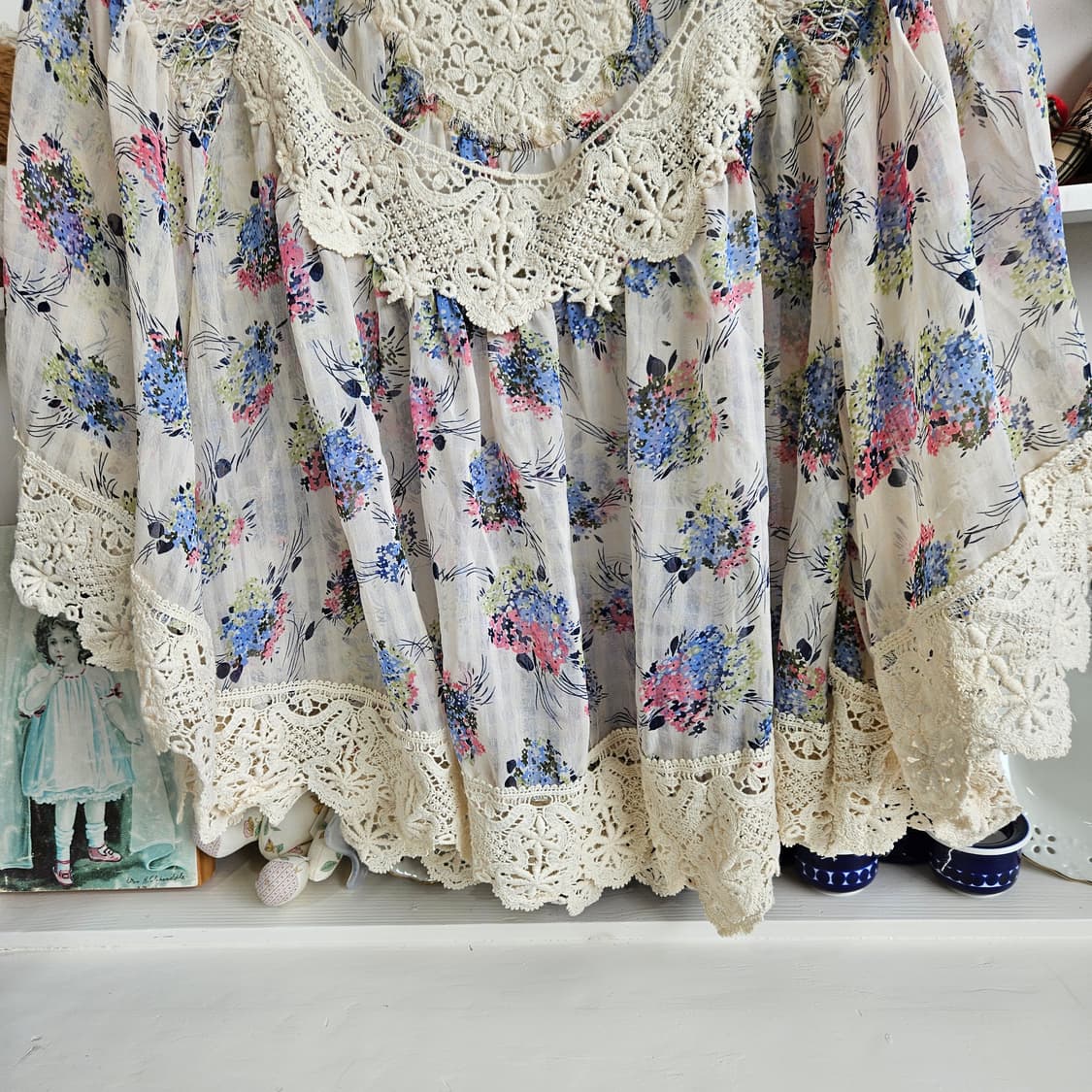 0327플라워 레이스 케이프 블라우스 상품이미지5