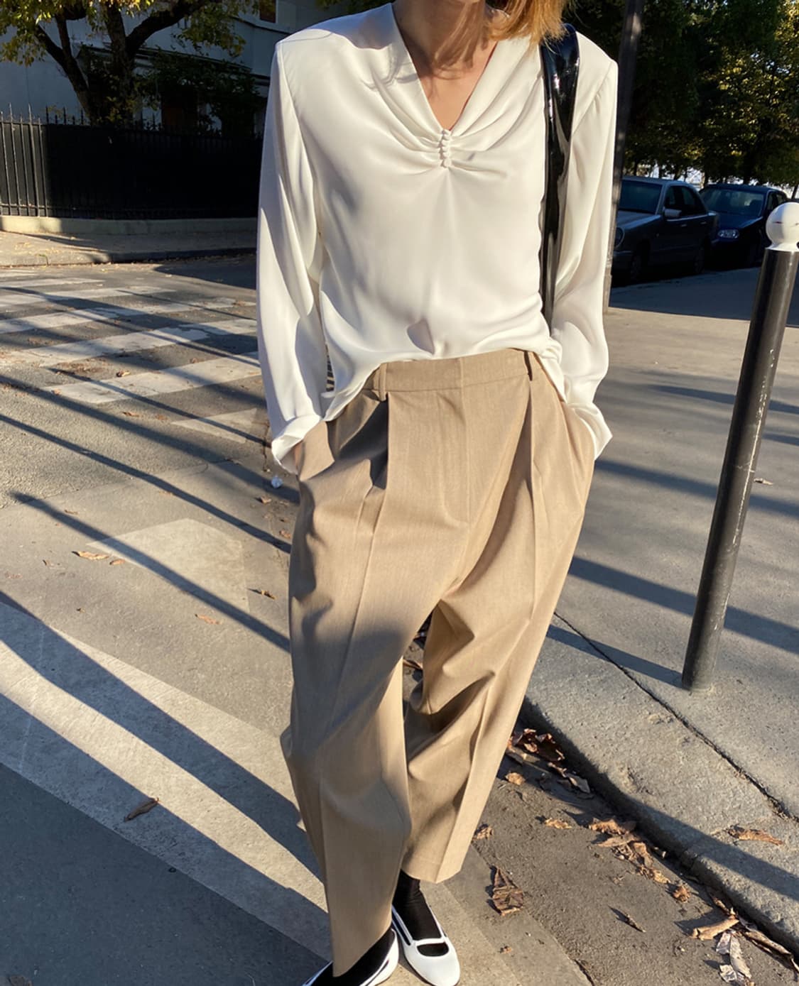 드래곤블루스 버튼V셔링블라우스 상품이미지3