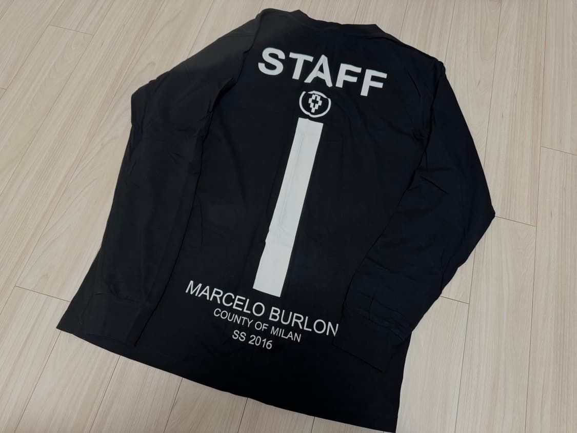 [Marcelo Burlon] STAFF 롱슬리브 티셔츠 상품이미지1