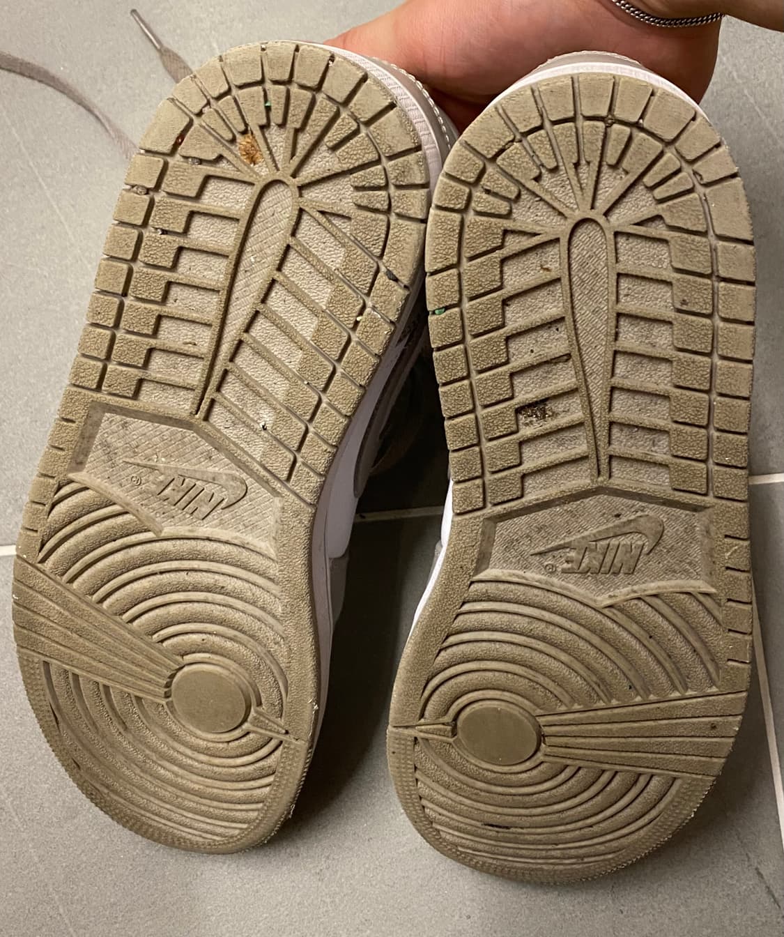 나이키 에어 조던 1 미드 컬리지 그레이 260 상품이미지6