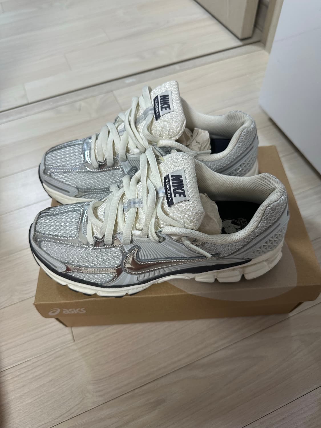 나이키 보메로 275 상품이미지3