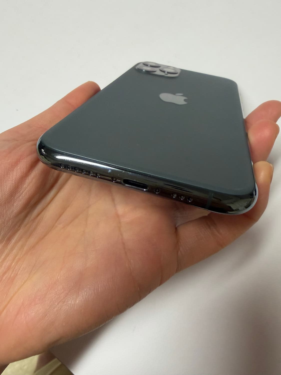 아이폰 11pro 미드나잇 그린 상품이미지3