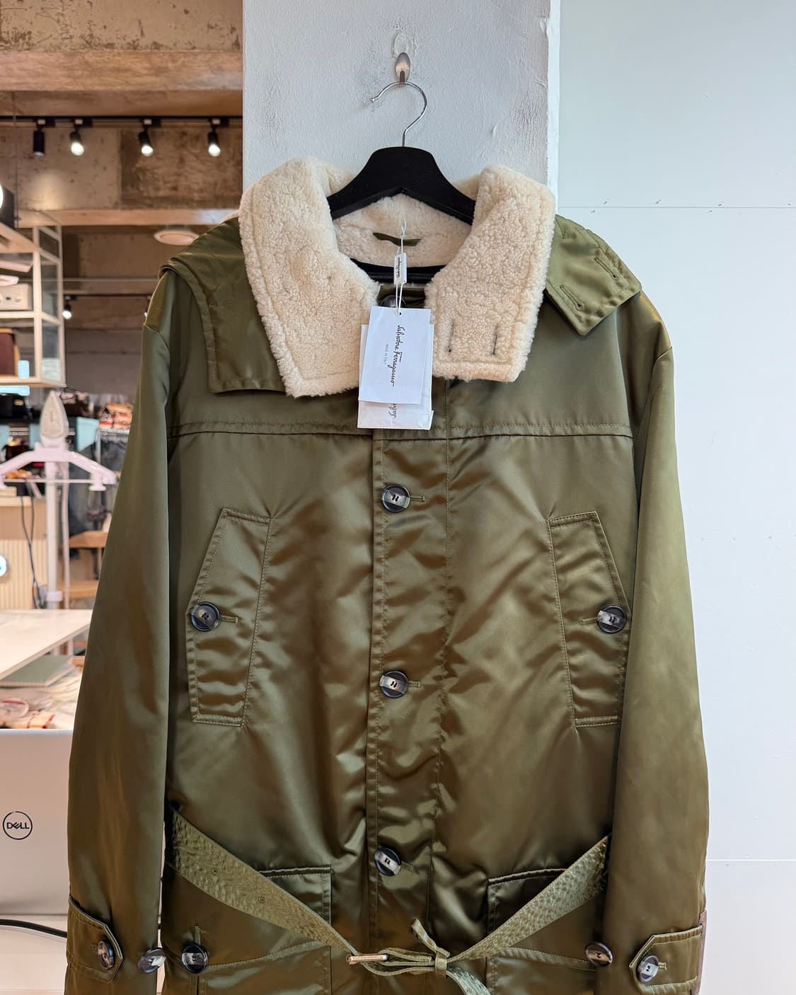 페라가모 올리브 그린 벨티드 폴리마인드 자켓  상품이미지3