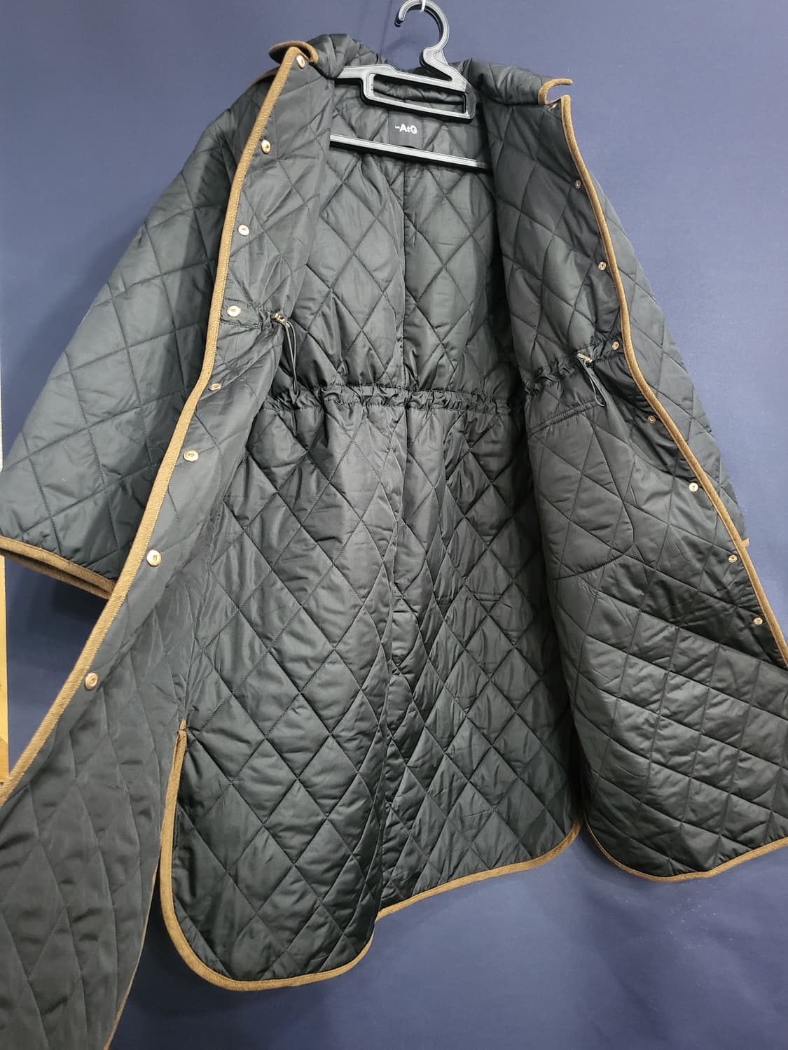 더엣지 퀼팅 패딩(새상품) 상품이미지4