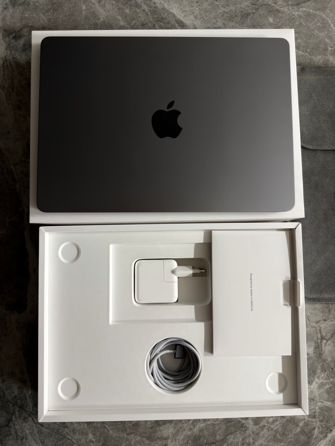 맥북 에어 M2 13인치 8GB/256GB 스페이스 그레이 상품이미지1