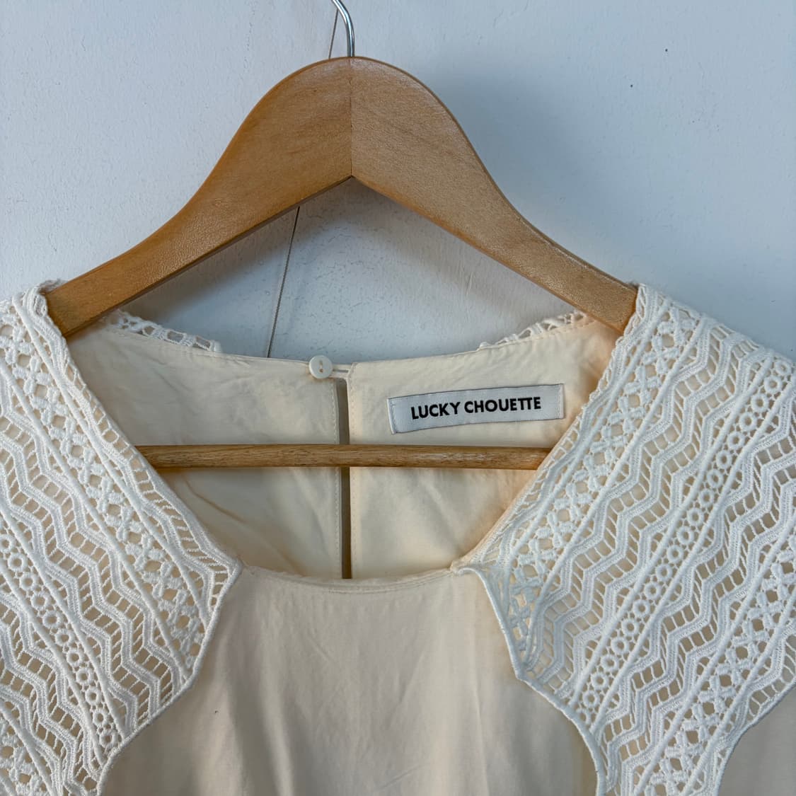 럭키슈에뜨 레이스 빅카라 블라우스 아이보리 상품이미지2