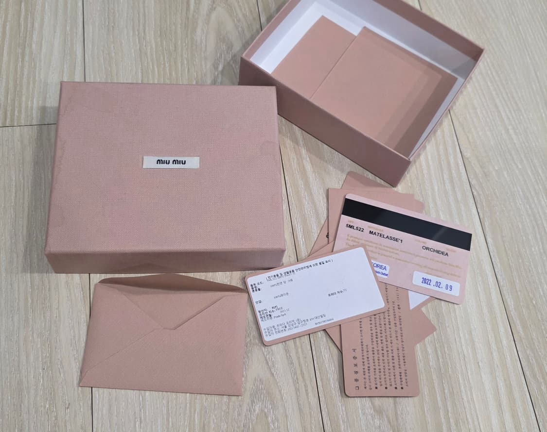 미우미우 마테라쎄 지퍼 반지갑 베이비핑크 상품이미지9