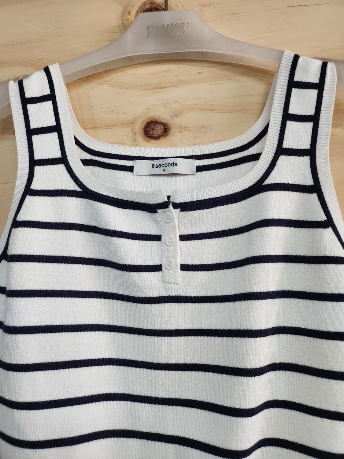 540) 에잇세컨즈 스트라이프 민소매 니트 상품이미지4