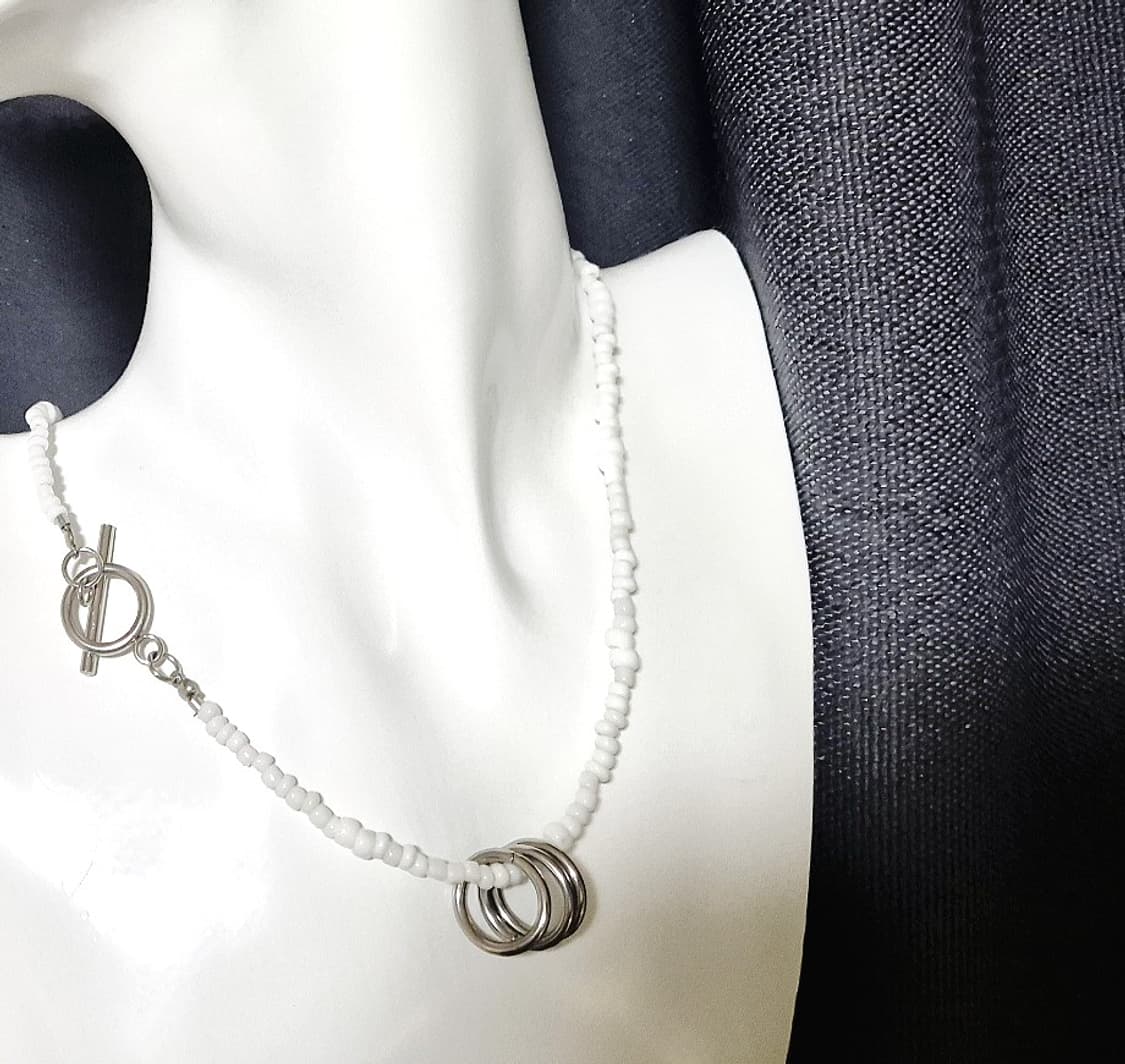 핸드메이드 화이트 비즈 써클 펜던트 토글바 목걸이 상품이미지2