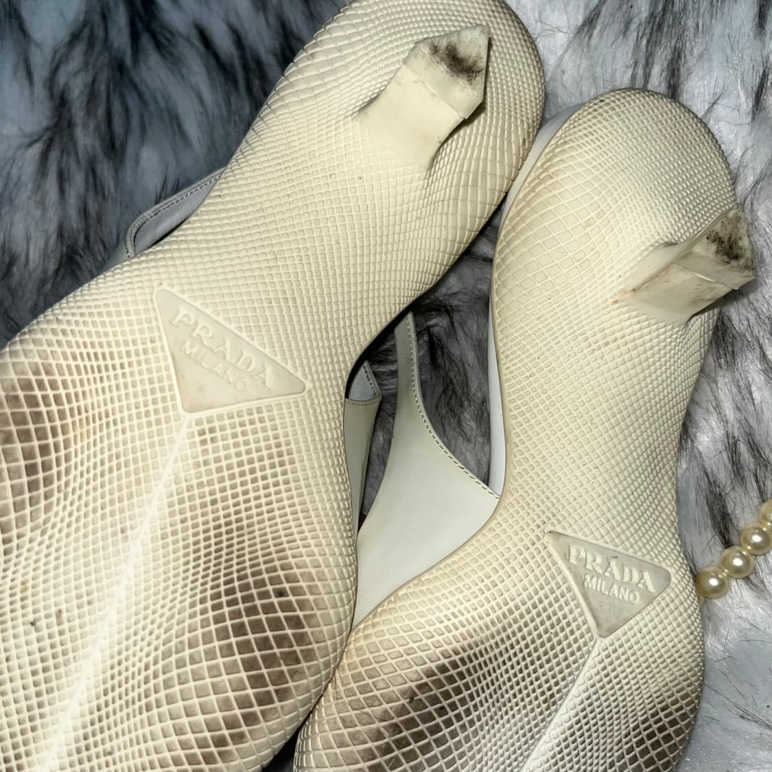 Prada 브러쉬드 가죽 슬링백 펌프스 상품이미지5