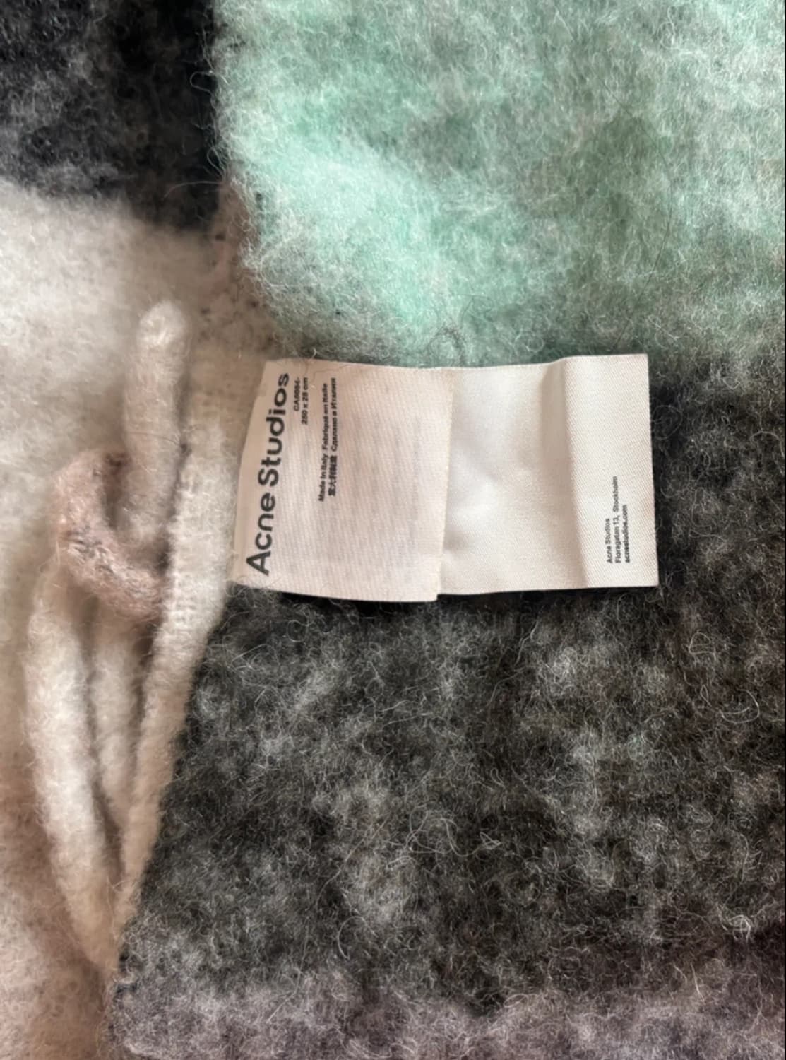 아크네스튜디오 모헤어 머플러 상품이미지2
