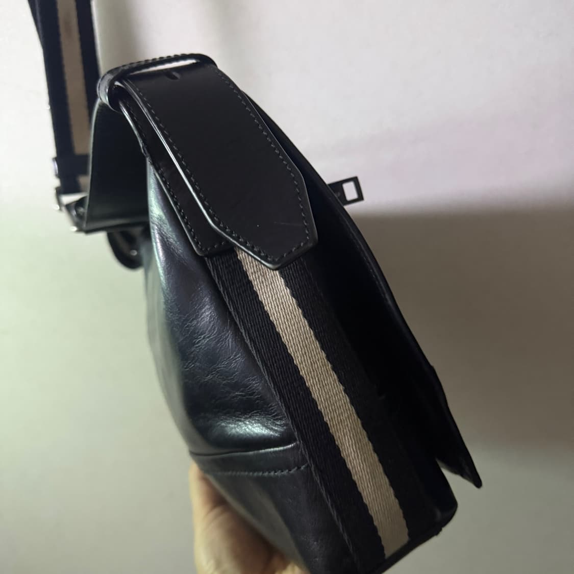 발리 남성 사각 가죽 크로스백 블랙 상품이미지4