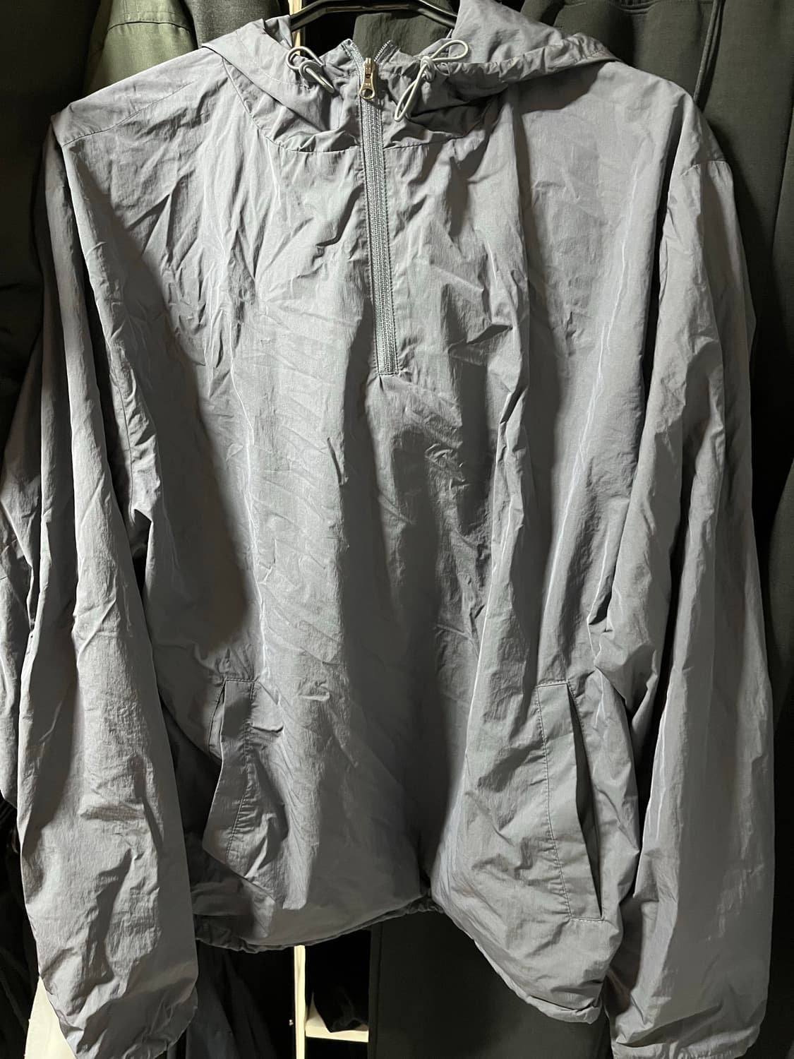 (M) 23fw 아모멘토 나일론 하프집업 차콜 상품이미지2