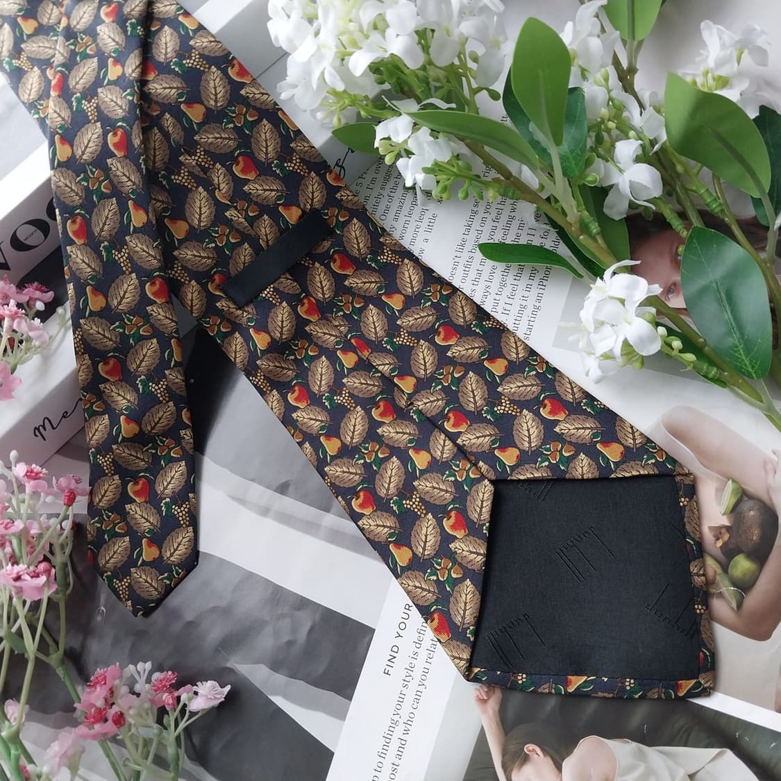 던힐 실크 다크네이비 과일 모티브 넥타이 9.9cm A+등급 K2195 상품이미지5
