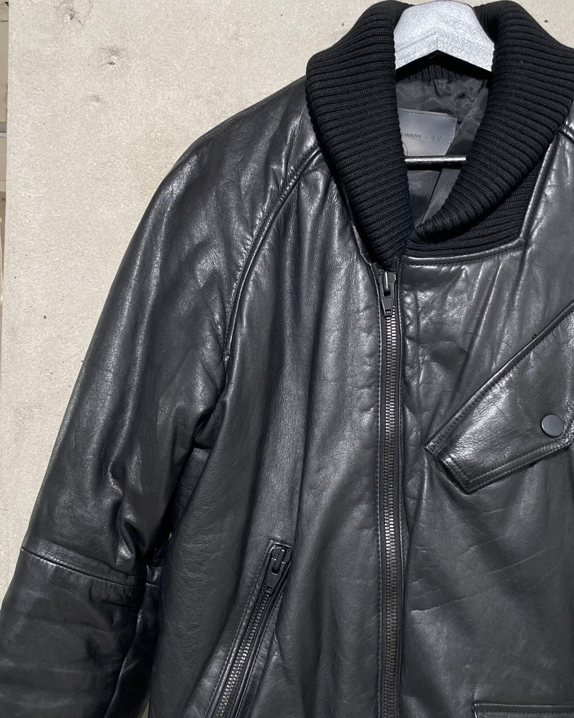 알렉산더 왕 x h&m 블랙 패디드 카우 레더 자켓 상품이미지2