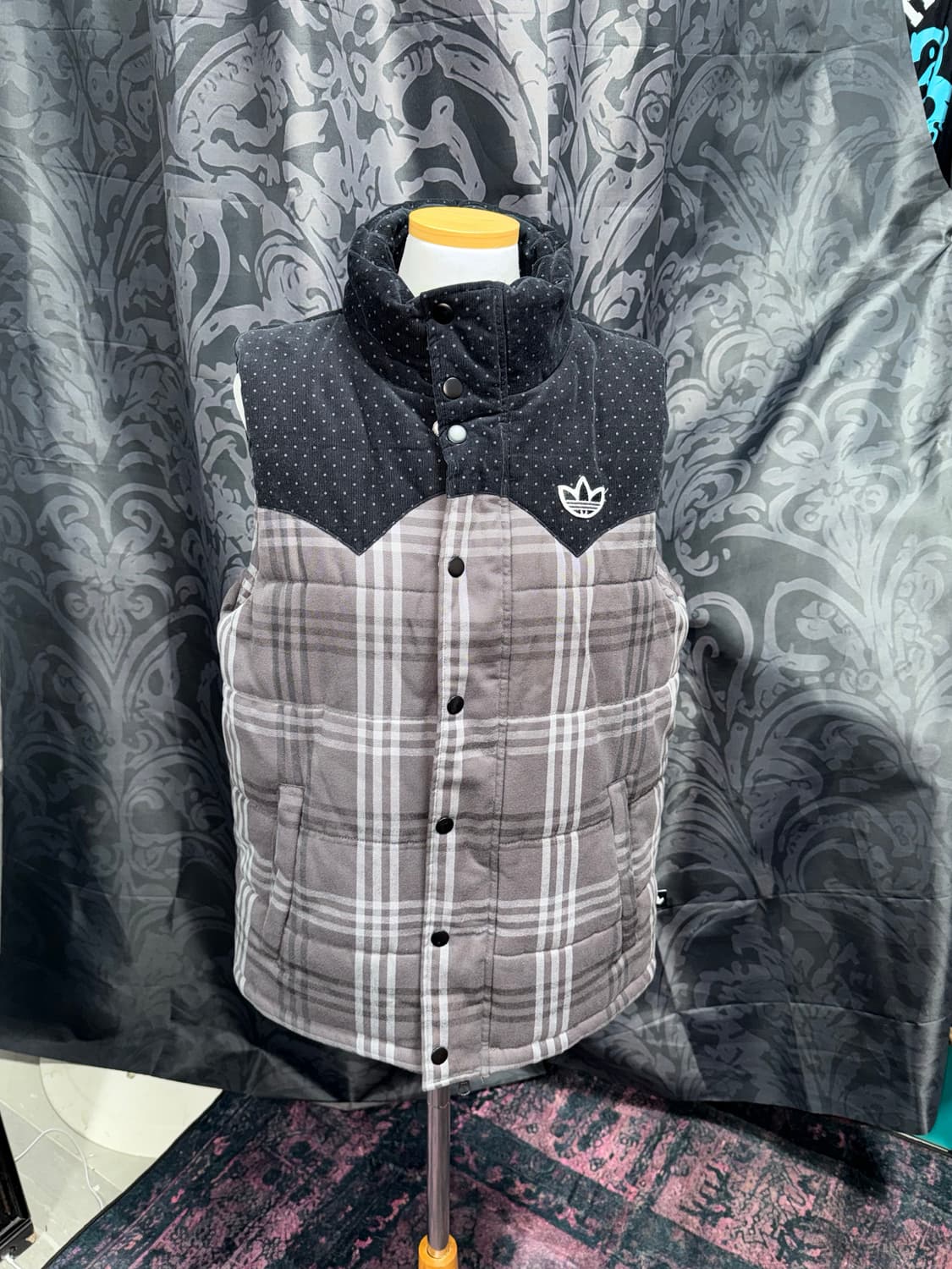 아디다스 도트 벨벳 체크 패딩조끼  상품이미지1