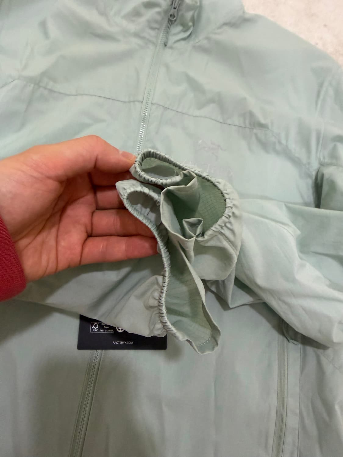 아크테릭스 스쿼미시 자켓 L 사이즈  상태 9.0/10  만약 크림에서  상품이미지3