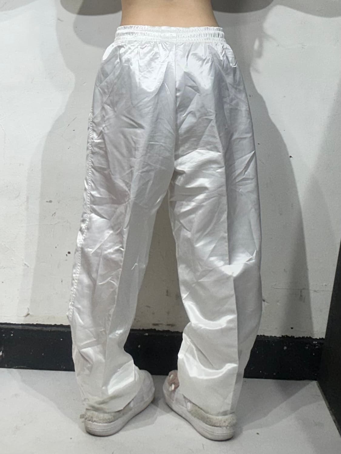 아식스 화이트 와이드 트랙 팬츠 추리닝 바지 상품이미지3