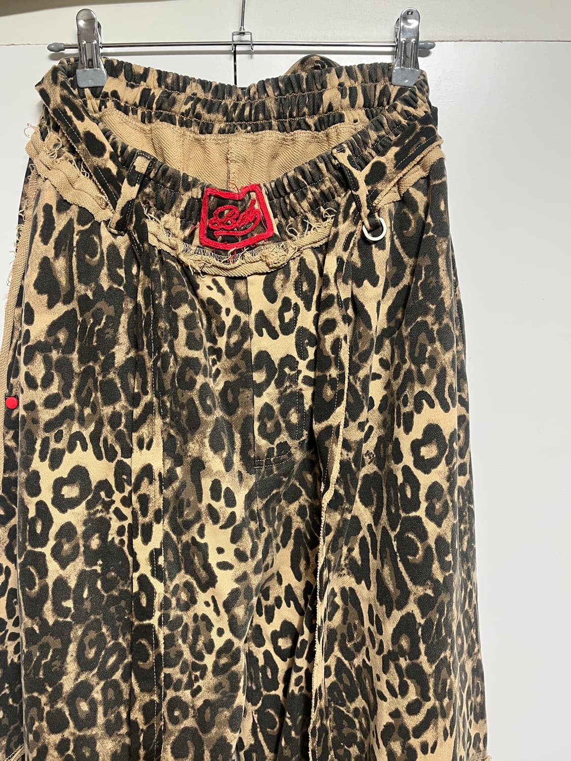 배드블러드 로엣지컨벡스조거 레오파드 상품이미지2