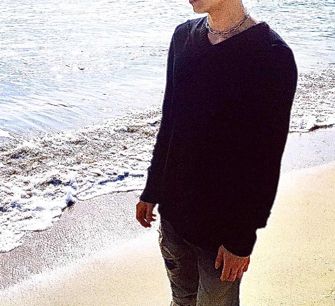 언더커버 아카이브 브이넥 니트 상품이미지1