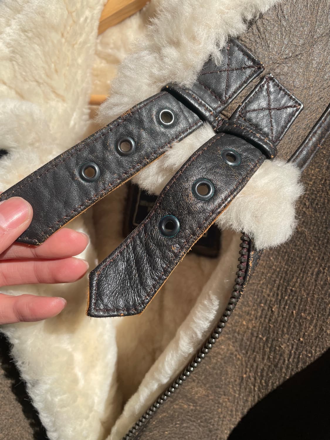 Alpha Industries B-3 Leather Bomber 상품이미지7