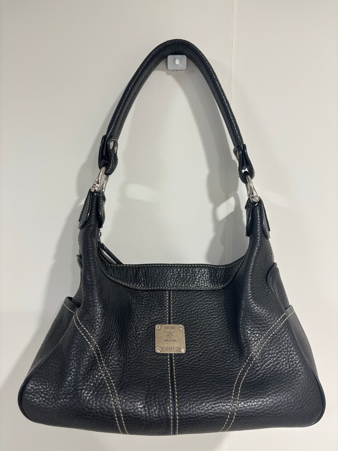 [정품] MCM 블랙 가죽 숄더백 (빈티지) 상품이미지1