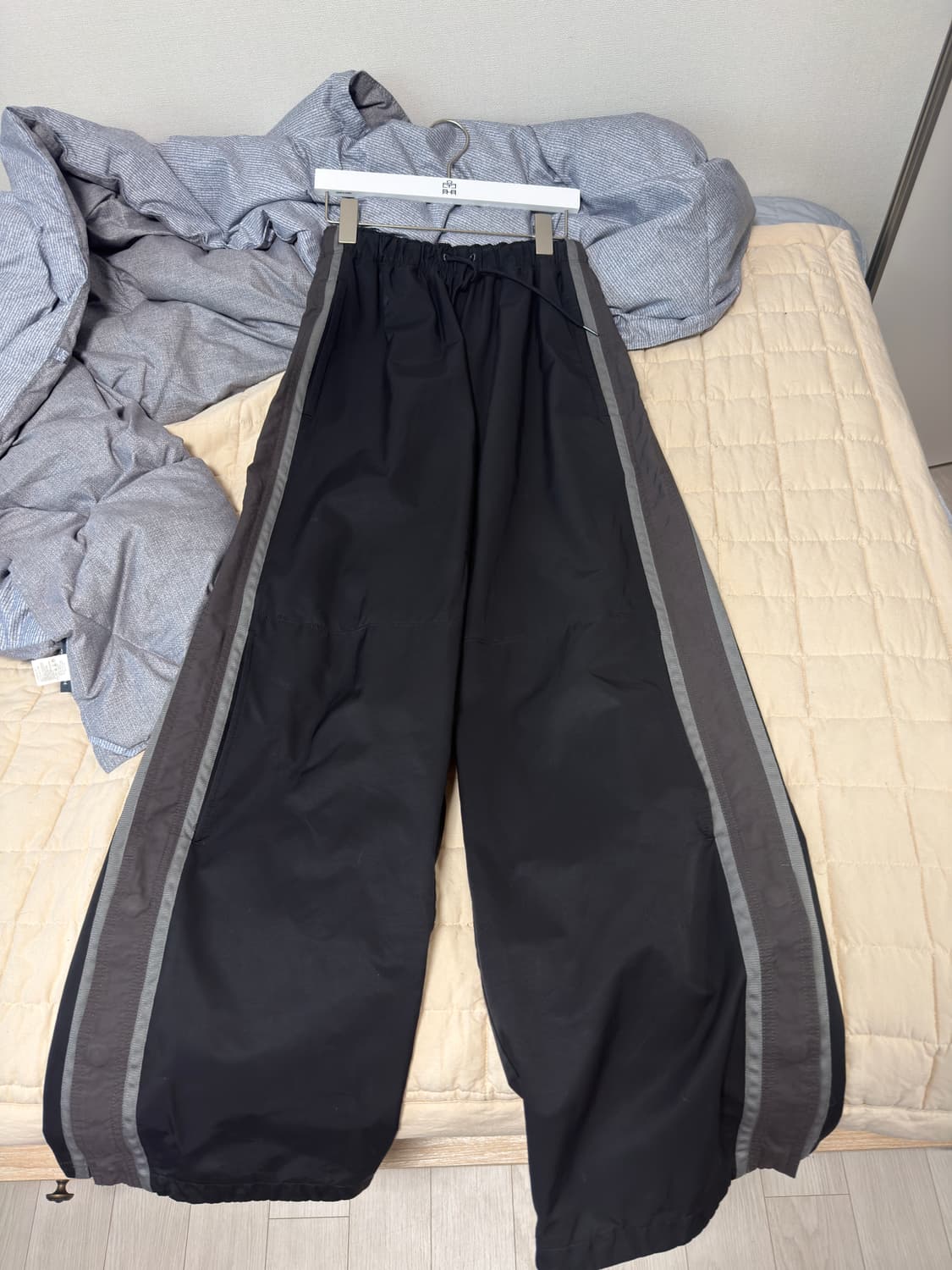 [3] 폴리테루 정규 트랙 팬츠 블랙 상품이미지1