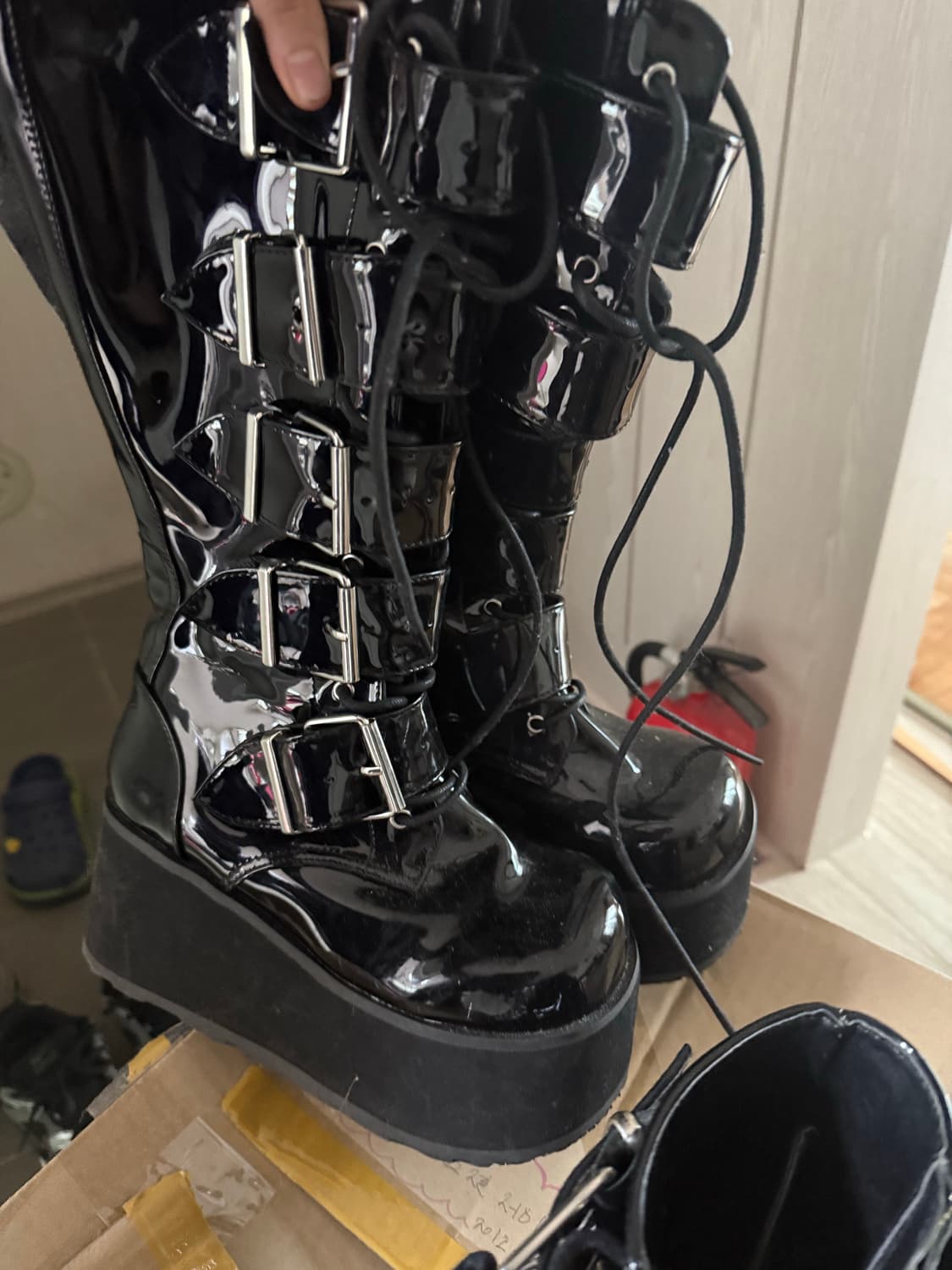 Demonia 트레쉬빌 518 스트랩 유광 부츠 [235-240] 상품이미지1