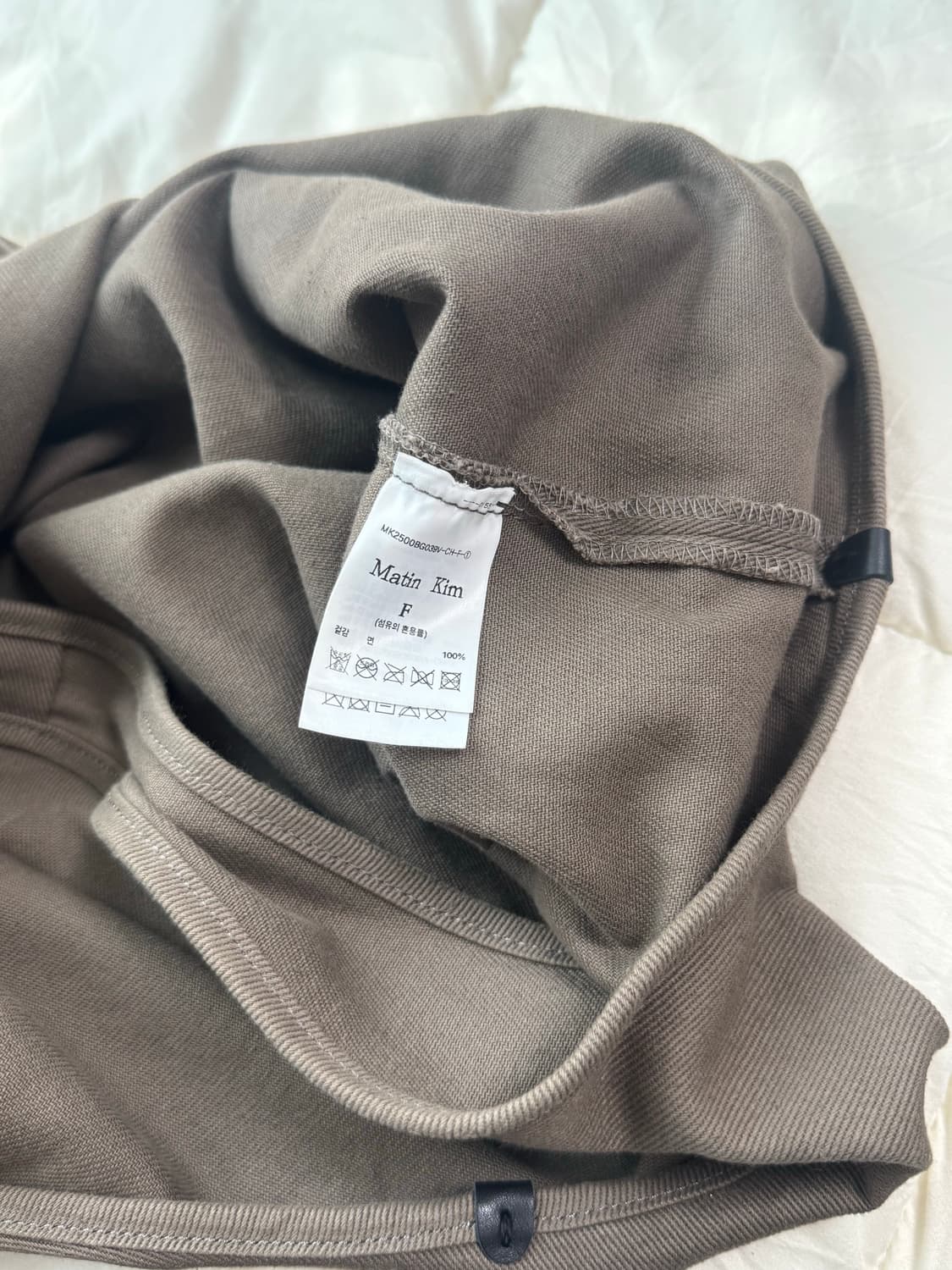 마뗑킴 크랙 로고 에코백 차콜 상품이미지3