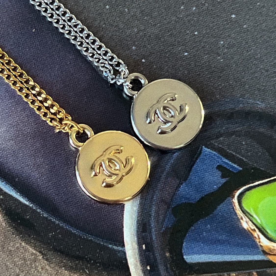2Color 샤넬 코인 로고 목걸이 상품이미지3