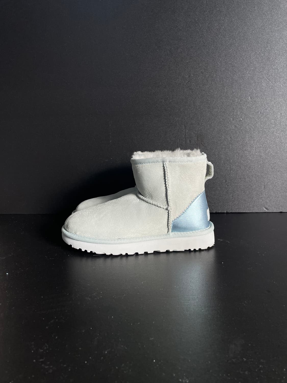 [220] UGG  U.S.A 어그 클래식 미니 메탈릭아이스버그 부츠 상품이미지3