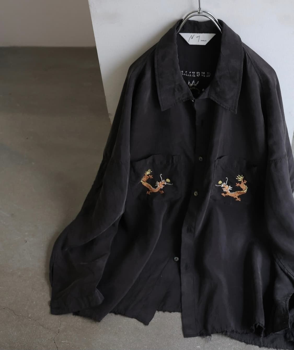[2] 안셀름 AGING EMBROIDERY SHIRT 셔츠 블랙 상품이미지9
