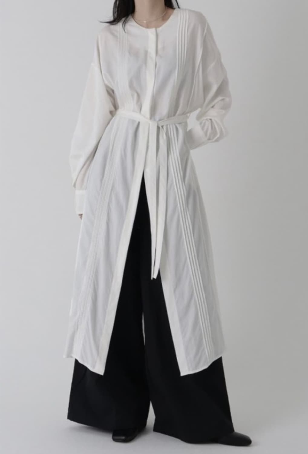 트리밍버드 플리츠 로브 원피스 화이트 상품이미지1