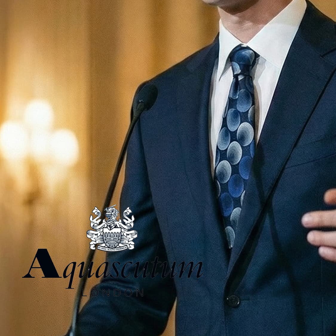 아쿠아스큐텀 실크 블루 도트 패턴 넥타이 9.5cm A+등급 K2095
 상품이미지1