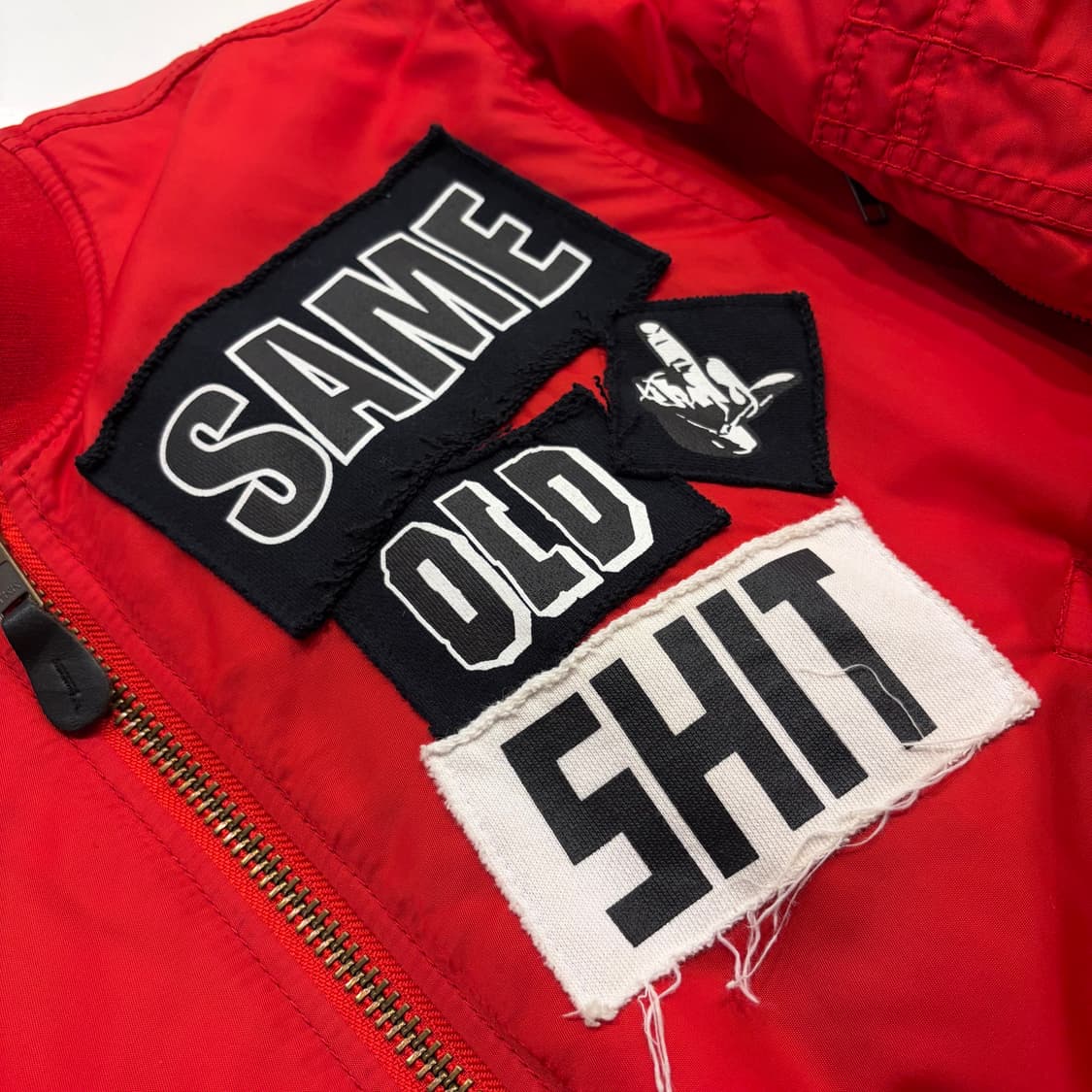 [M] 휴먼비잉 패치 장식 레드 항공점퍼 상품이미지4