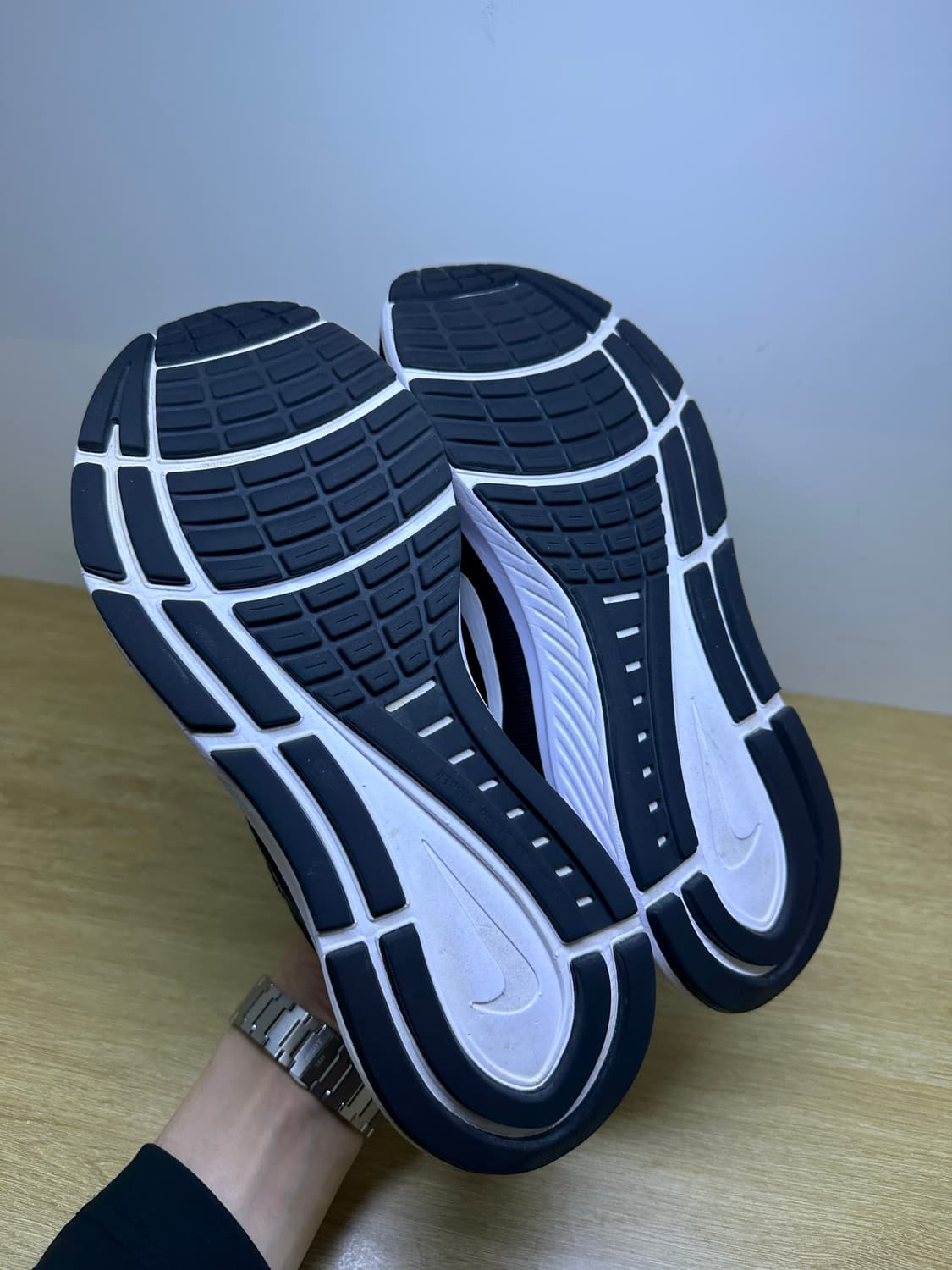 나이키 우먼스 에어줌 스트럭처24 러닝화 240 상품이미지6