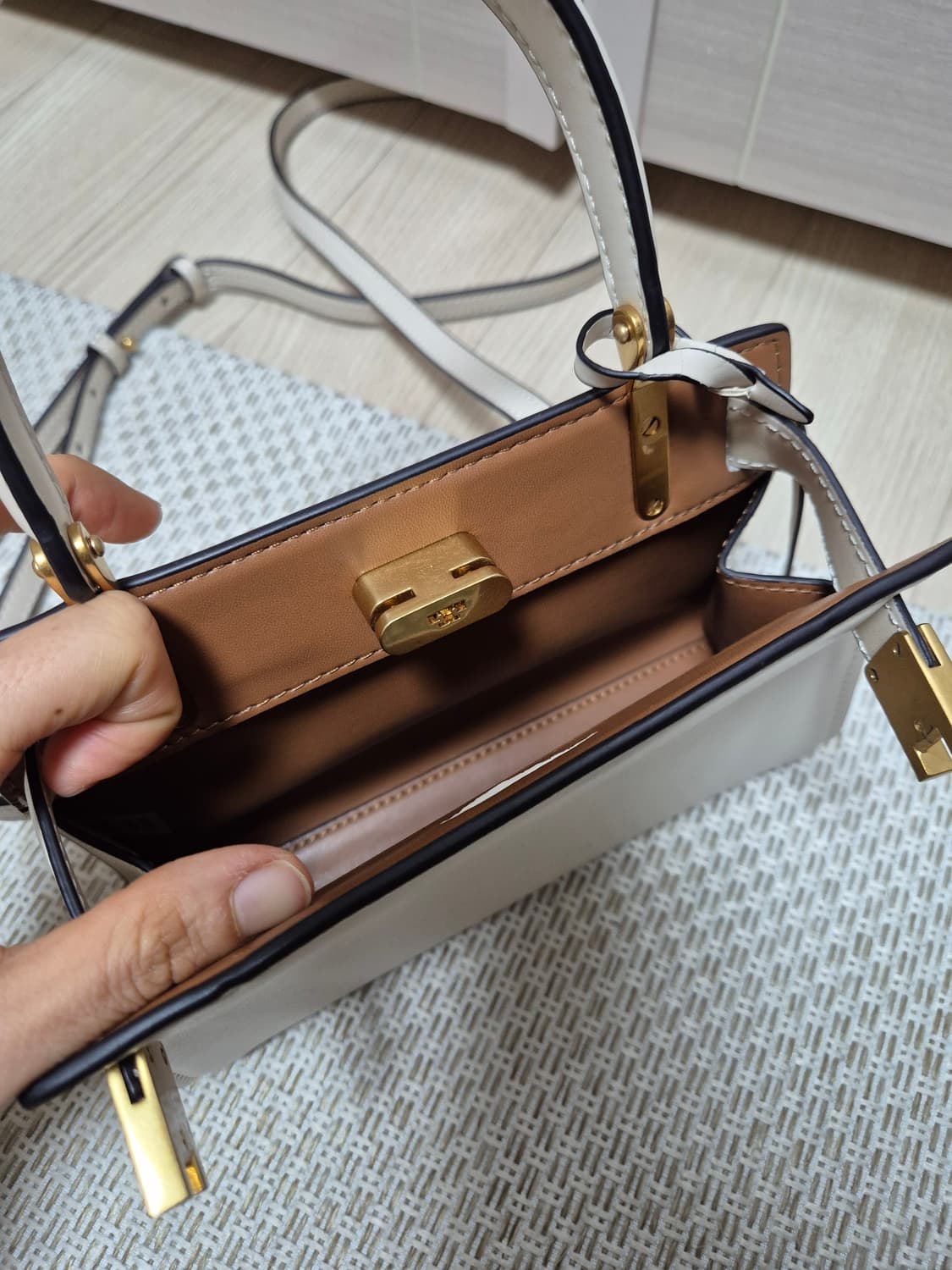 토리버치 리 라지윌 쁘띠백 미니크로스가방 상품이미지8