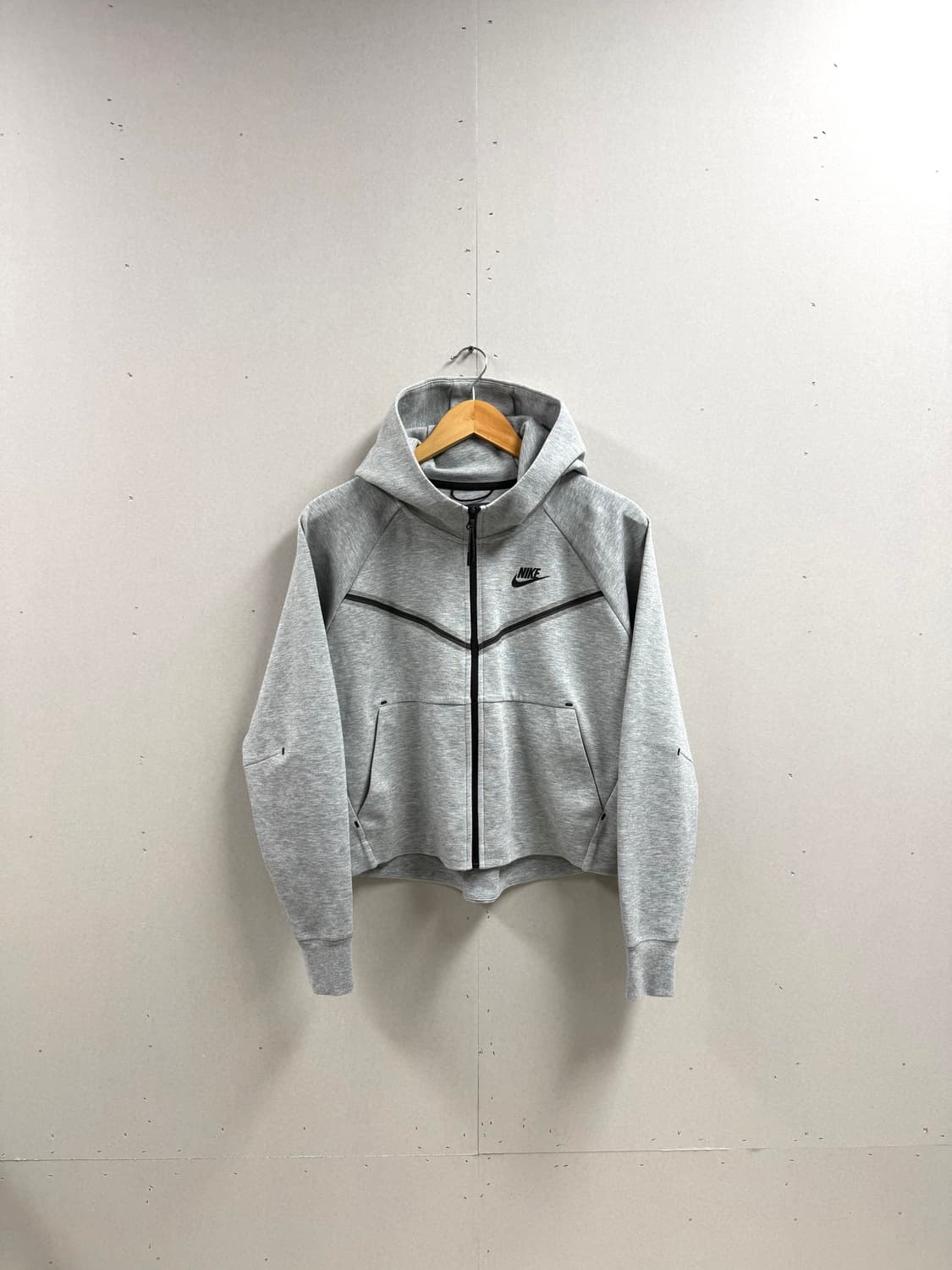 여성 M / 나이키 테크팩 크롭 후드집업 그레이 상품이미지1