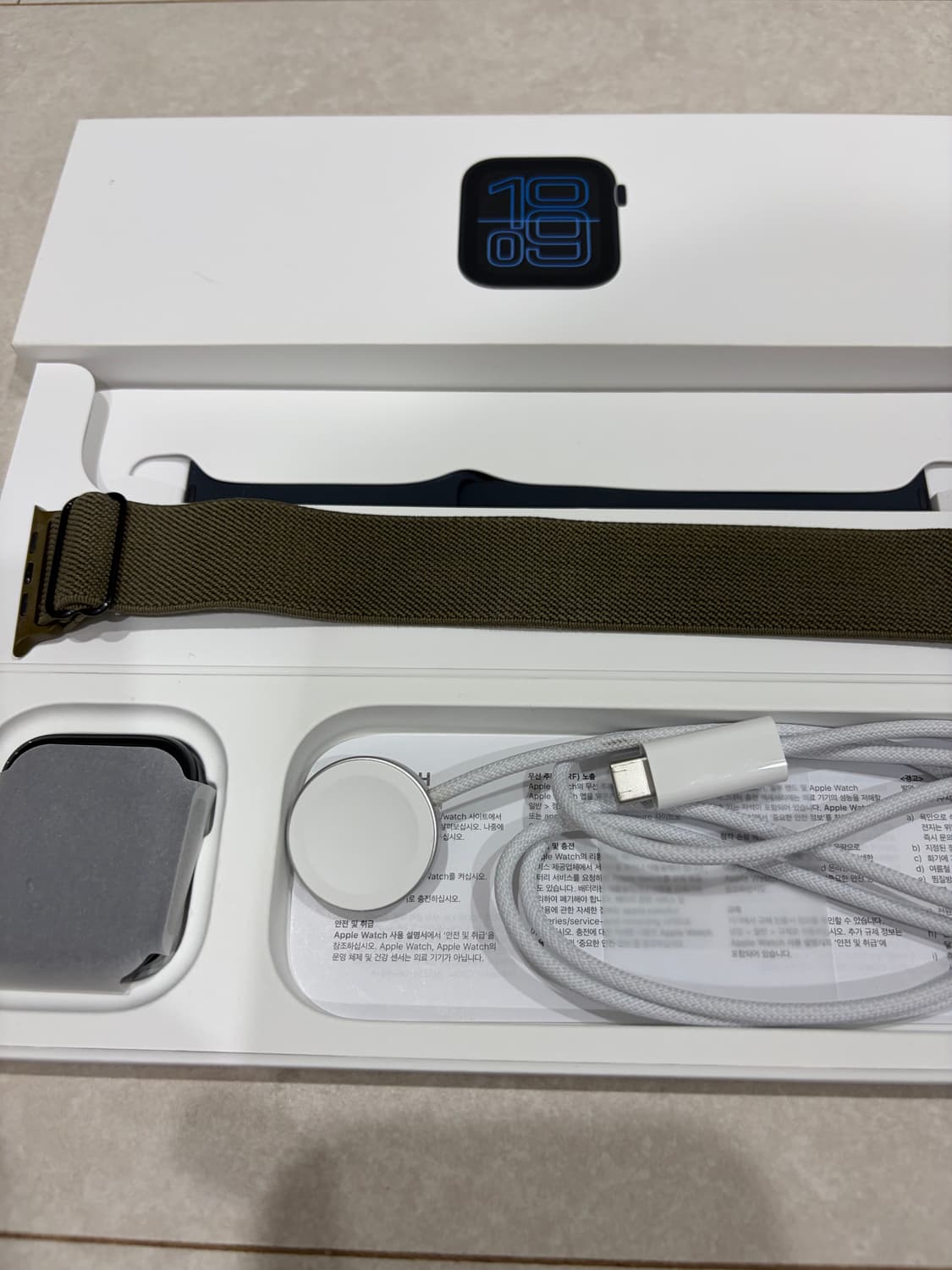 애플워치 SE3 44mm GPS+셀룰러 스페이스그레이  상품이미지1