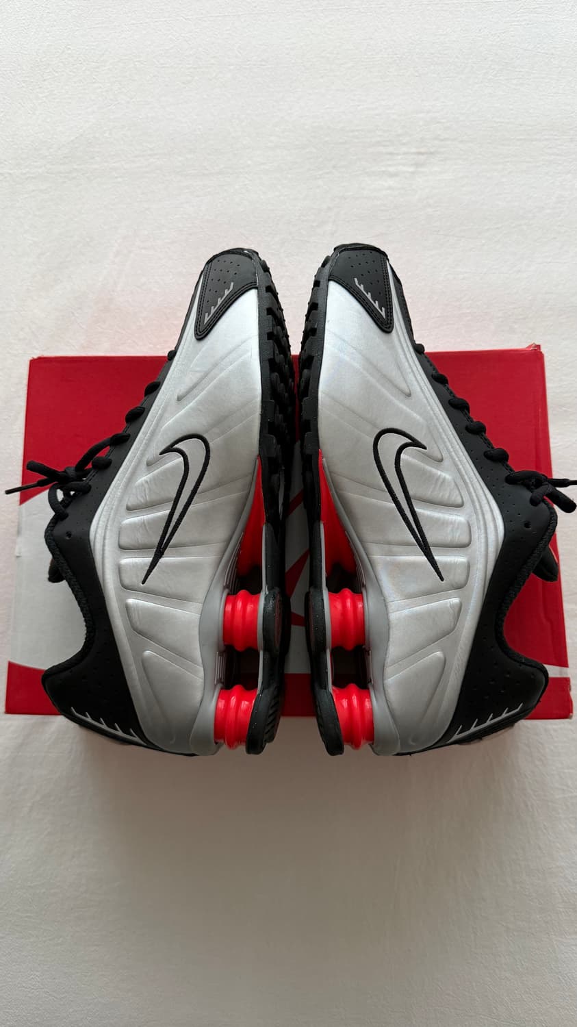 나이키 샥스 R4 블랙 앤 메탈릭 실버 270사이즈 상품이미지4