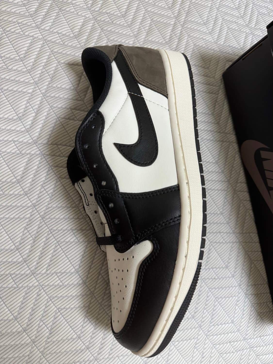 [290]나코탭 나이키 조던 1 로우 모카 팔아요 상품이미지3