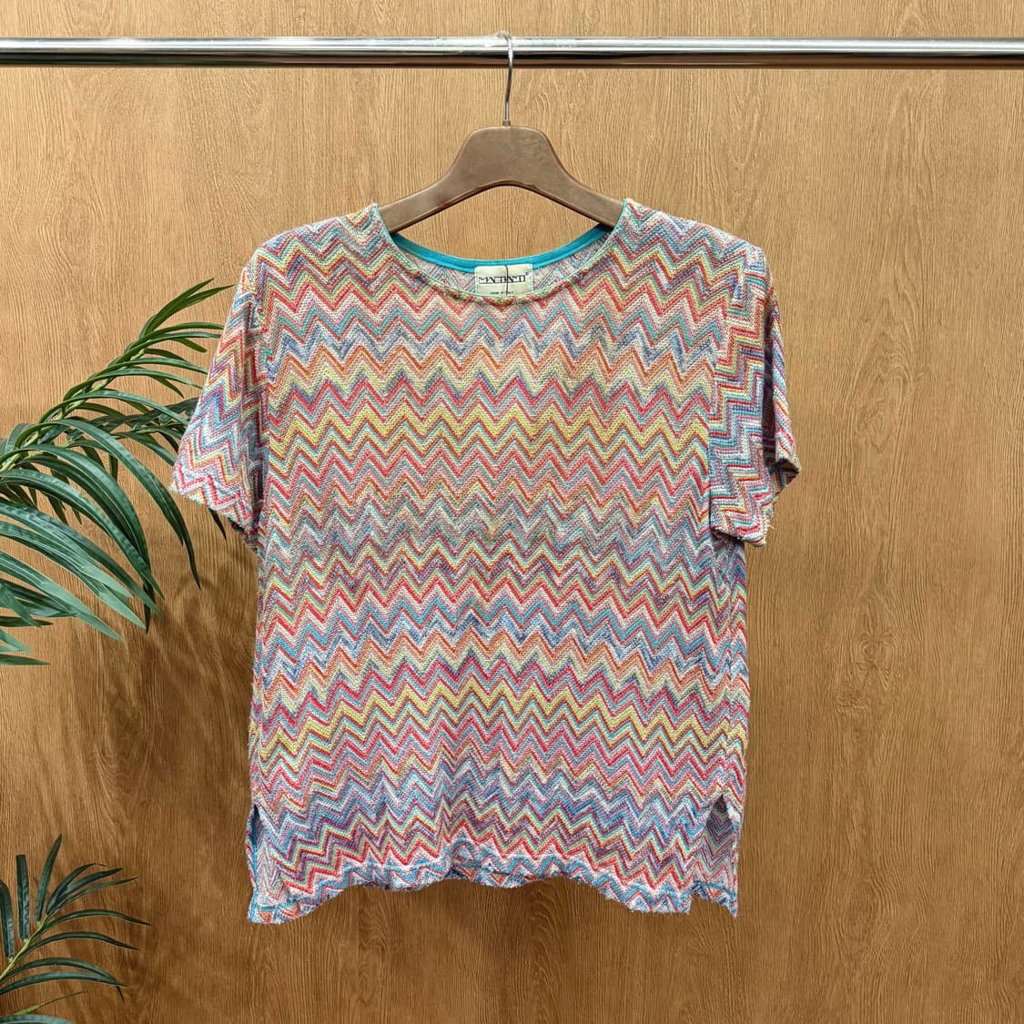 마리아니 라운드넥 반팔 니트 쉐브론 패턴 사이드 슬릿 루즈핏 레인보우 상품이미지1