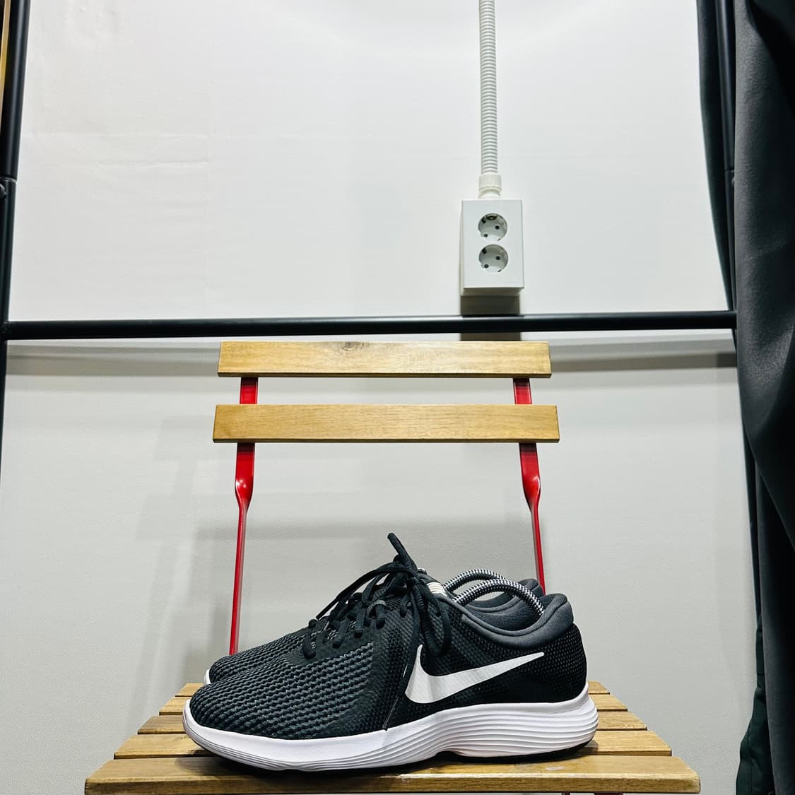 260) 나이키 운동화 남성 남자 런닝화 레볼루션 4 상품이미지3