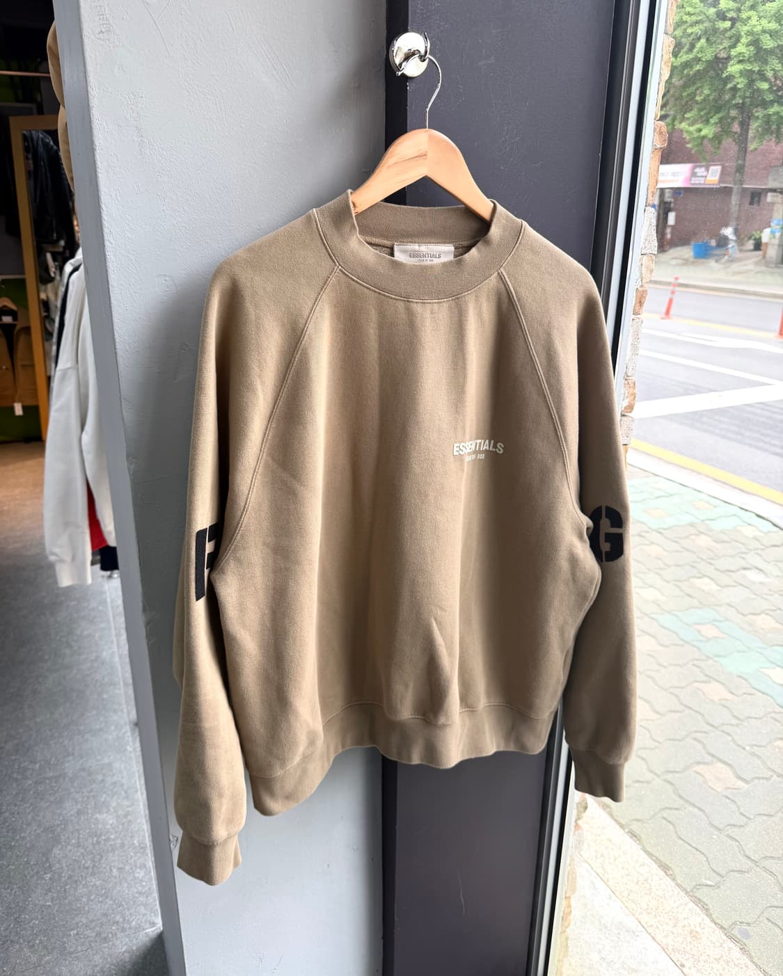 .S/ 피어오브갓 에센셜 FG 로고 맨투맨 상품이미지2